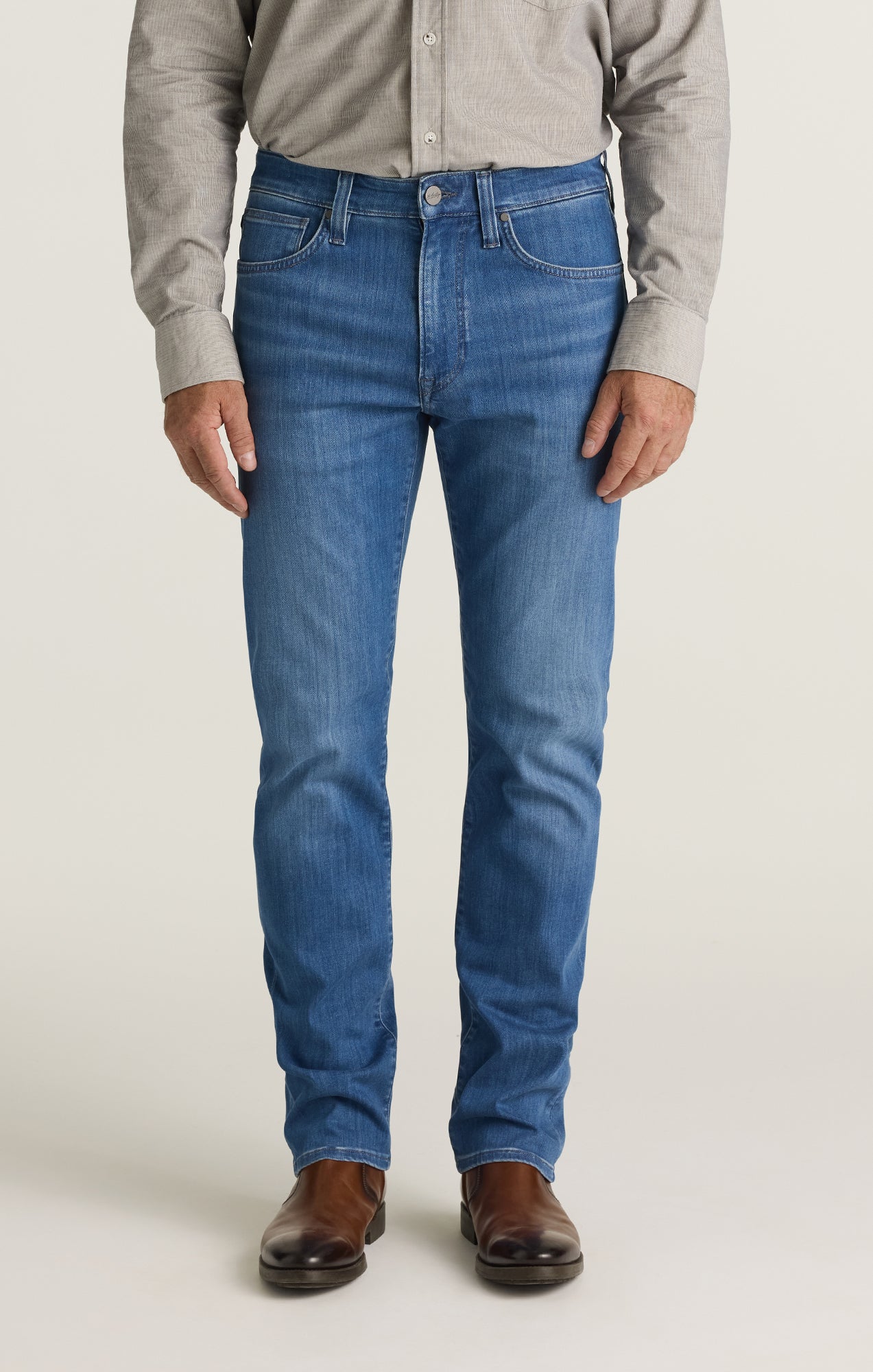 Courage Straight Leg Jeans in Light Brushed Urban