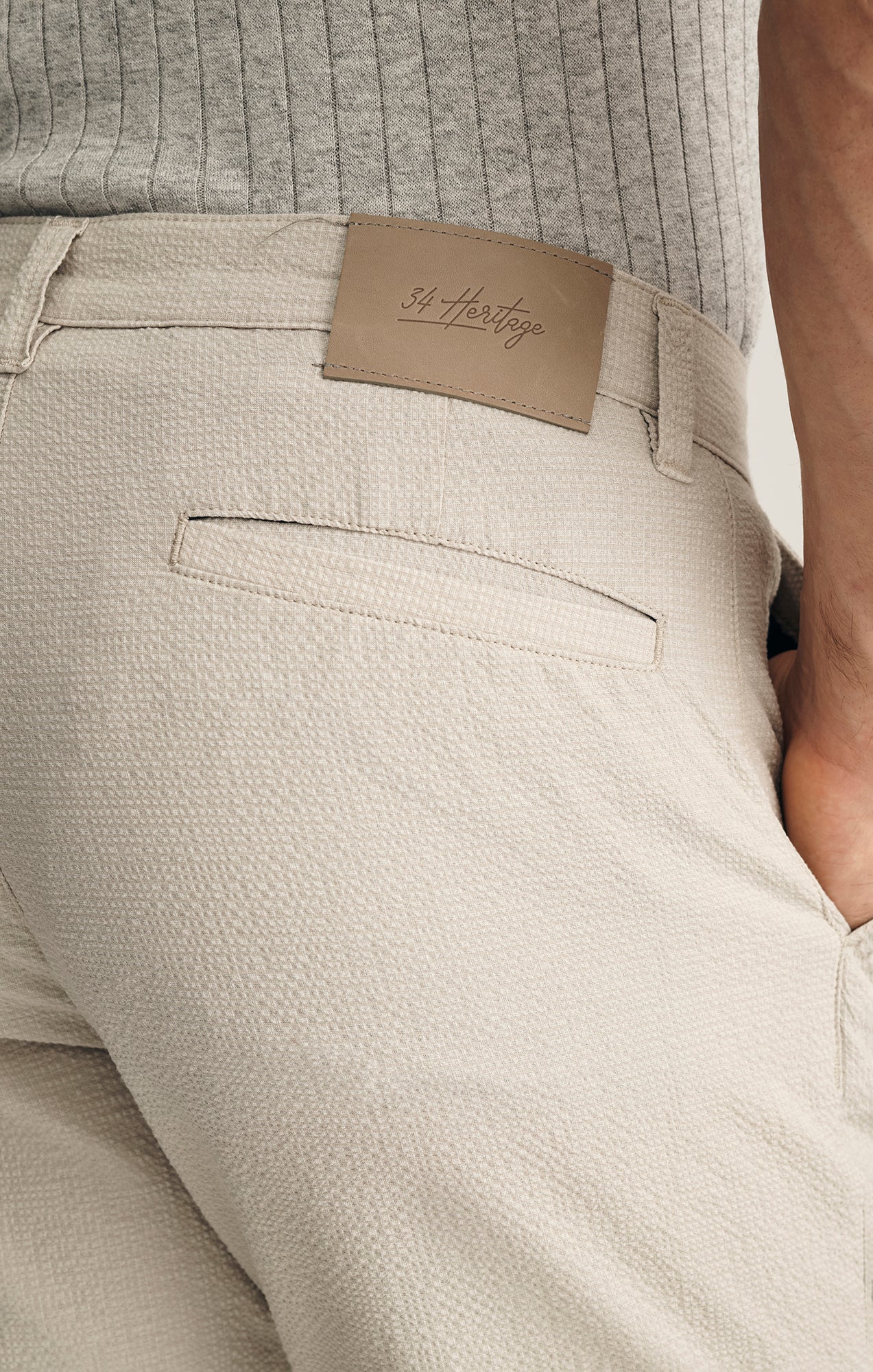 Arizona Slim Shorts In Stone Seersucker