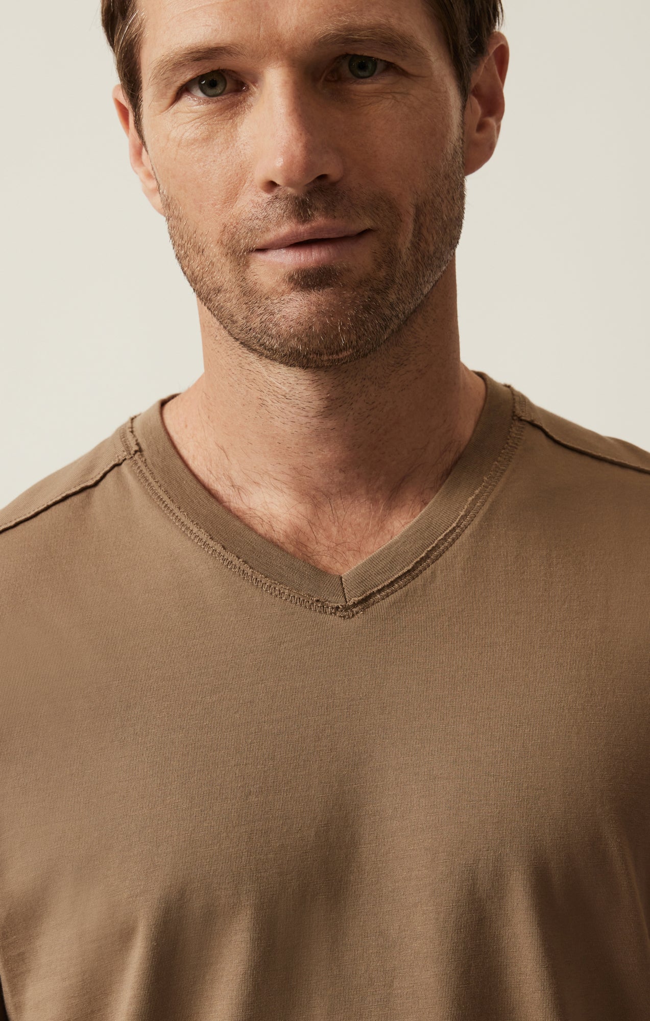 34 Heritage Men's Deconstructed V-Neck T-Shirt In Shitake