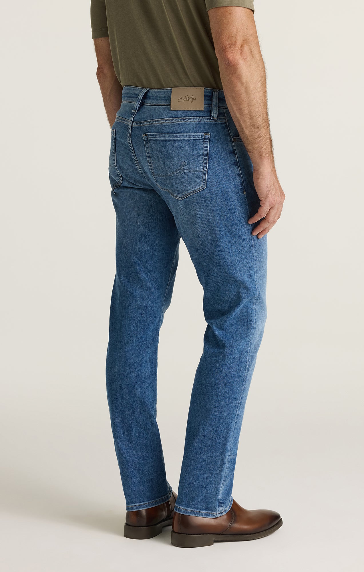 Courage Straight Leg Jeans in Light Brushed Aerodenim