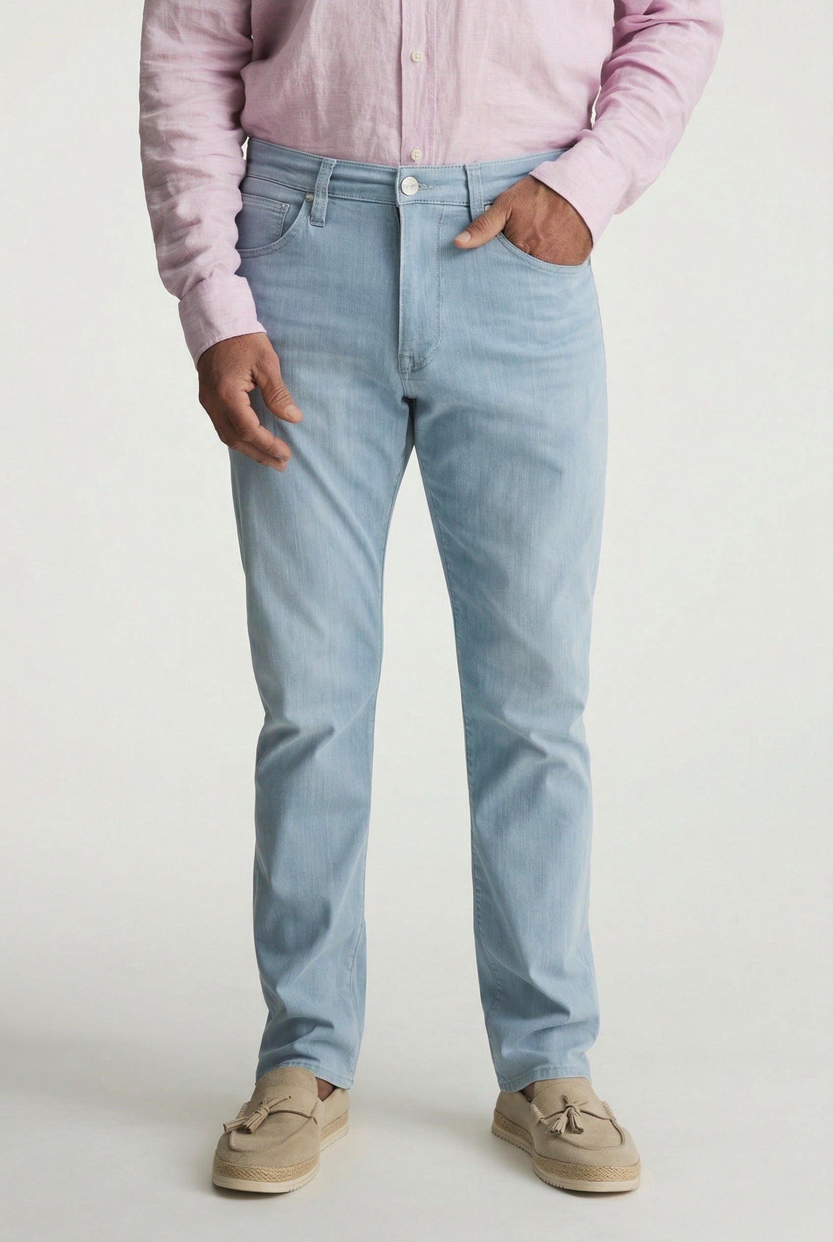 Charisma Relaxed Straight Jeans In Bleach Kona