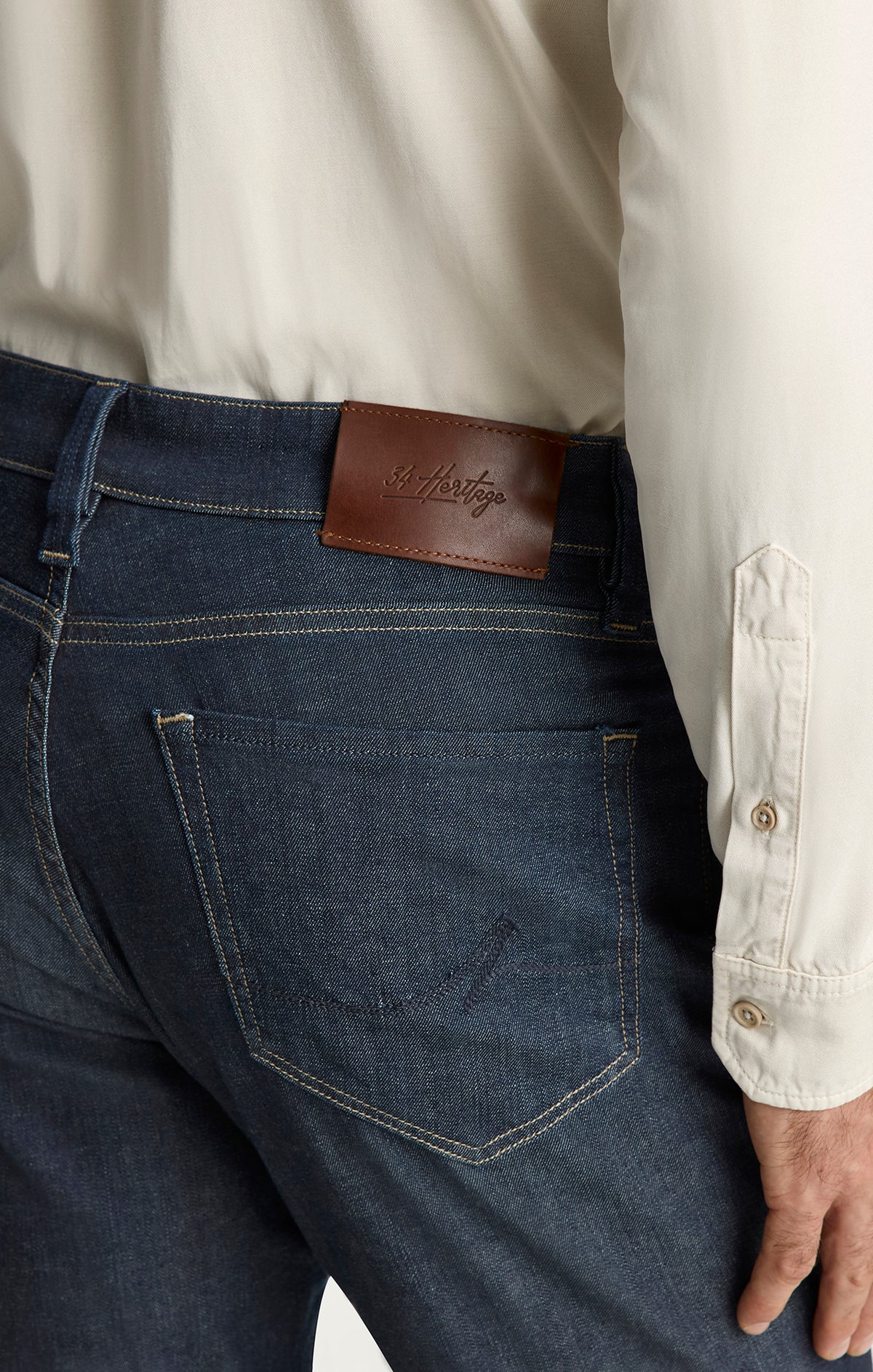 Charisma Relaxed Straight Jeans In Mid Soft