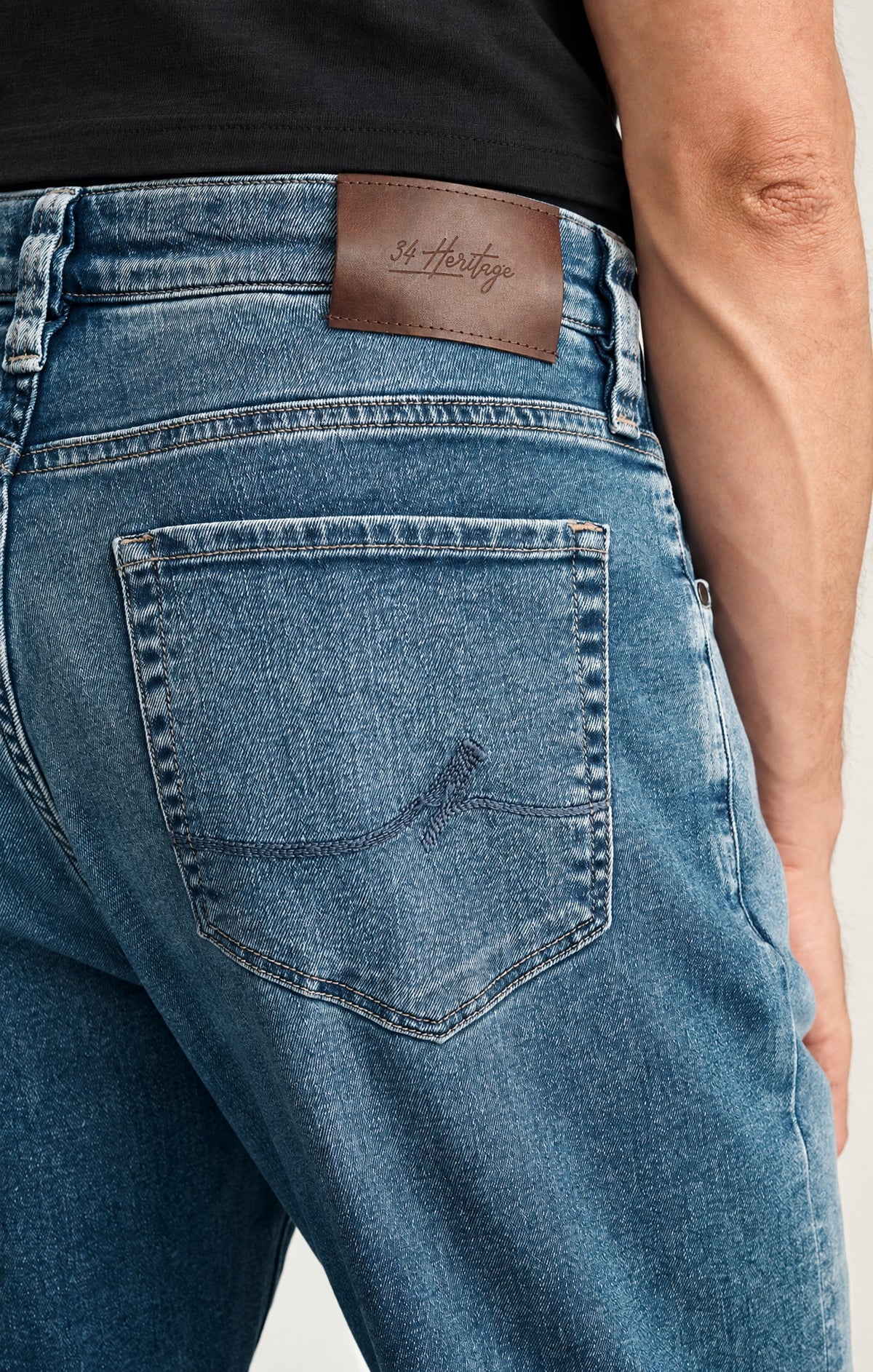 Charisma Relaxed Straight Jeans in Light Foggy Aerodenim