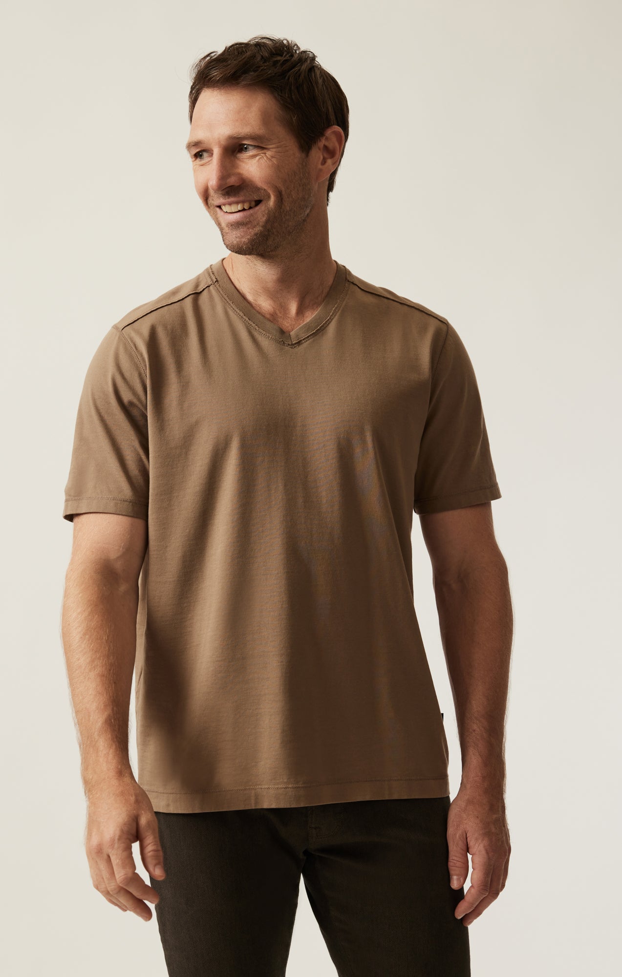 34 Heritage Men's Deconstructed V-Neck T-Shirt In Shitake