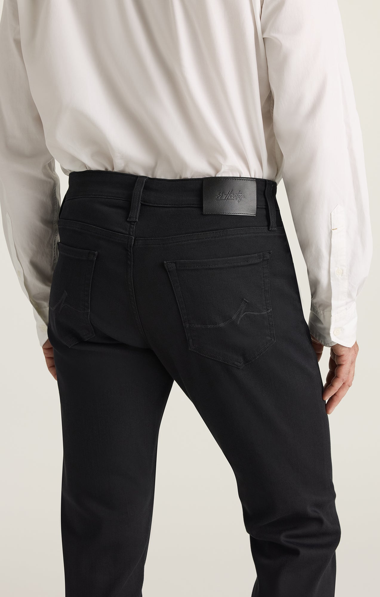 Camino Relaxed Straight Jeans in Black Urban