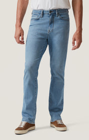 Charisma Relaxed Straight Jeans In Light Comfort