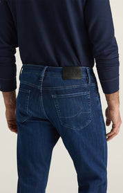 Camino Relaxed Straight Jeans in Dark Brushed Urban