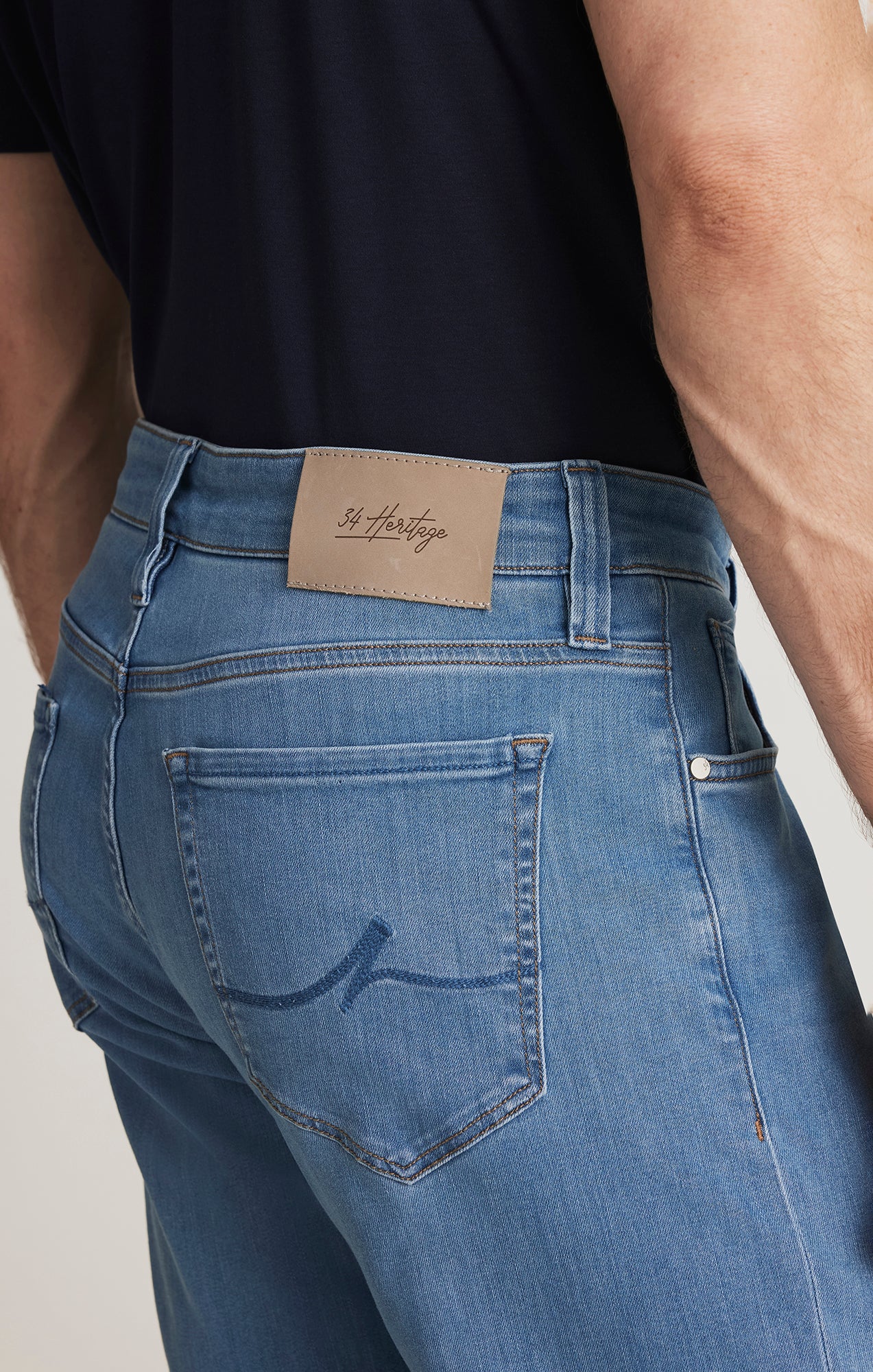 Camino Relaxed Straight Jeans in Cloud Blue Urban