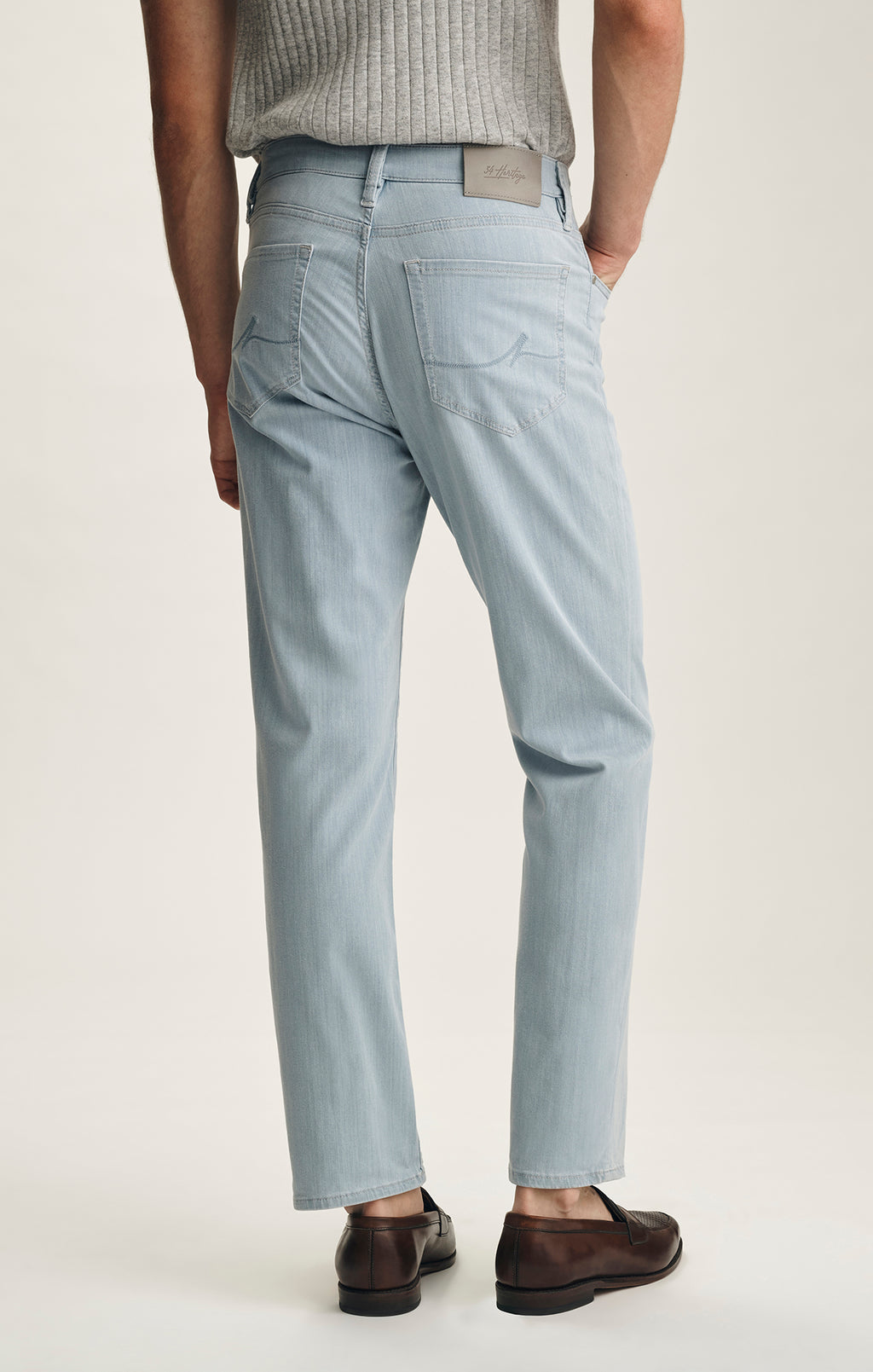 Charisma Relaxed Straight Jeans In Bleach Kona
