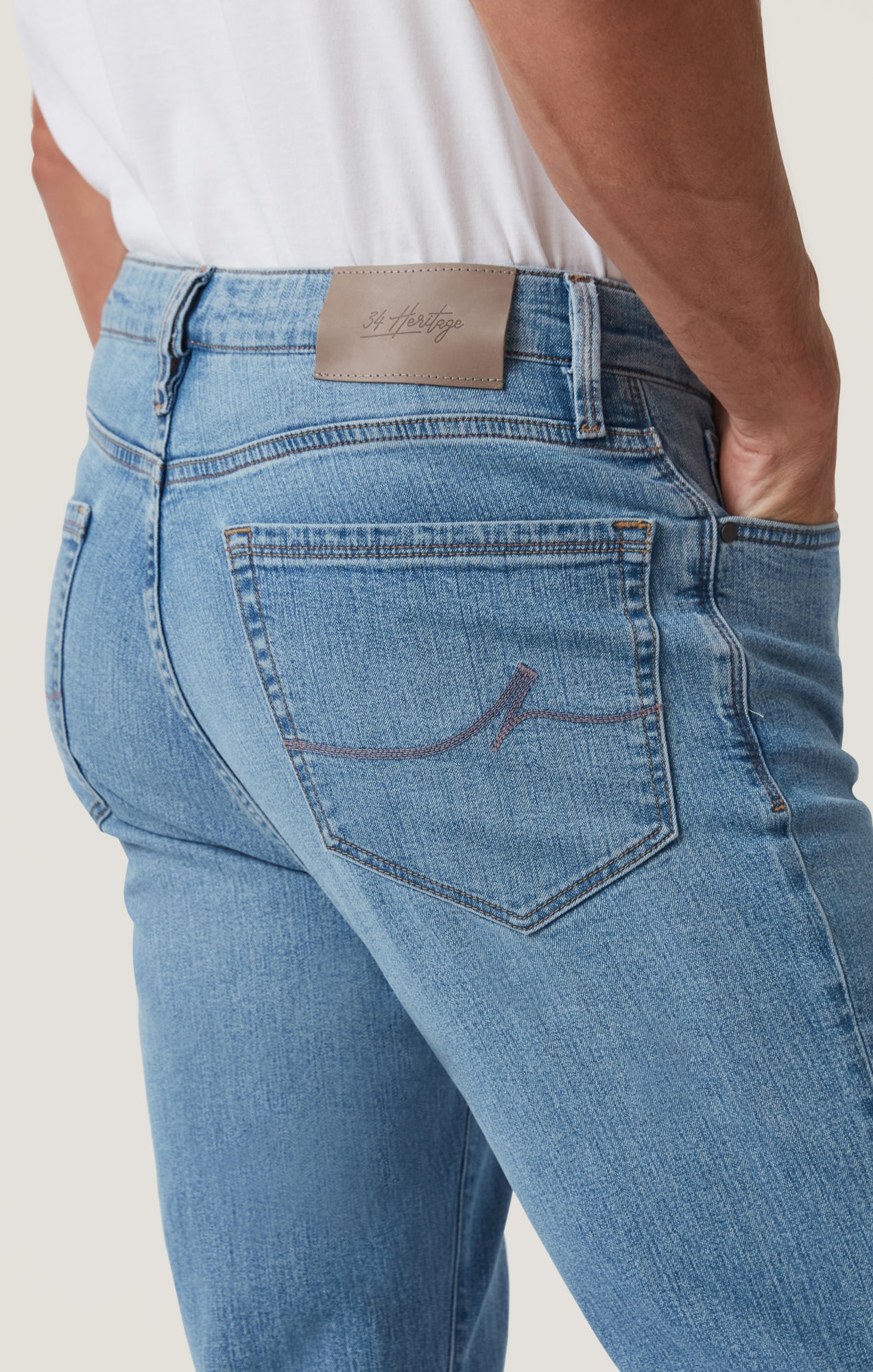 Charisma Relaxed Straight Jeans In Light Comfort