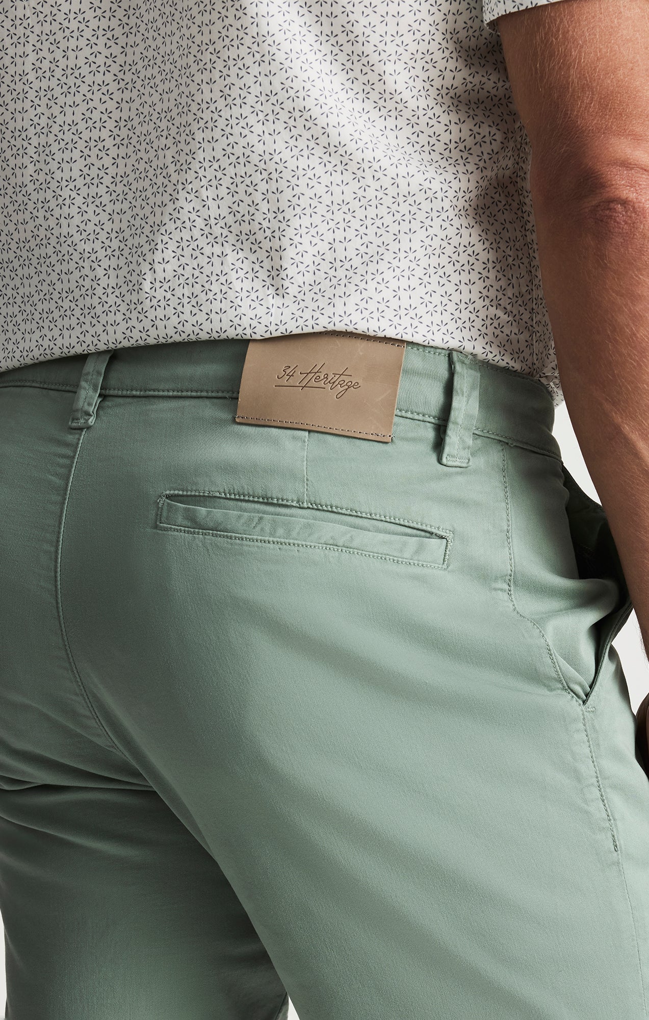 Arizona Slim Shorts In Iceberg Green Twill